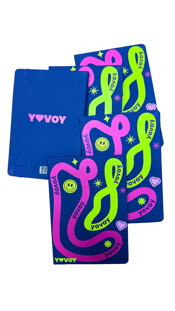 Cuadernos corporativos y merchandising diseñado para la marca YOVOY por TramaHub en San Juan